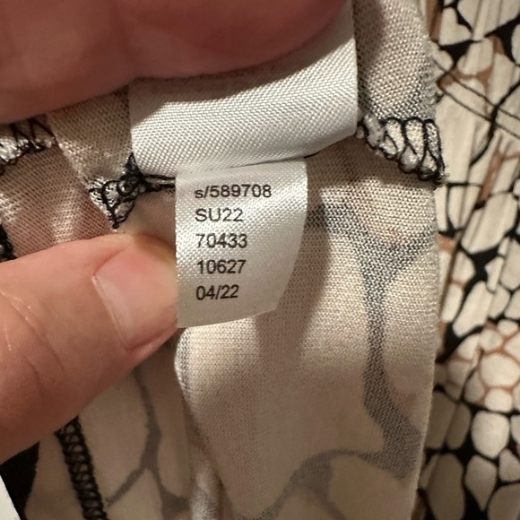 LOFT Short Sleeve Flowy Tunic w/Smocking across chest Animal print Blk Brn Tan L - Picture 9 of 10